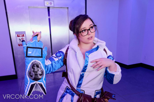 Leana Lovings in Overwatch Mei VR Parody - Image 1