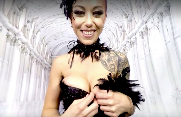 Anne Wild Sizzles in Stunning 4K Solo Tease - Image 2