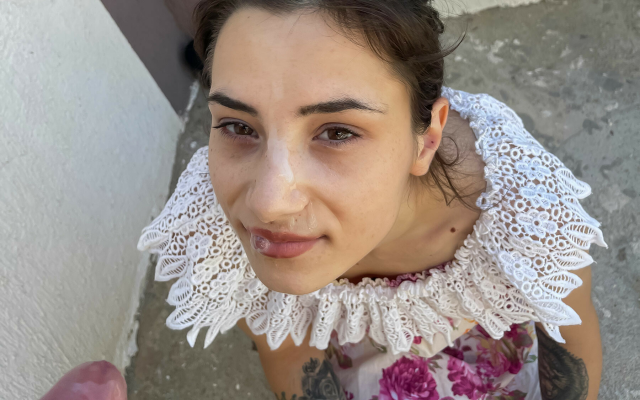 Zoe Foxxy - Helping my neighbour with a face full of cum - Image 7